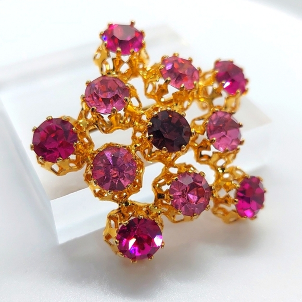 MADE AUSTRIA 3 Shades Of Pink Faceted Rhinestones Domed Prong Set Vintage Brooch - Picture 4 of 12